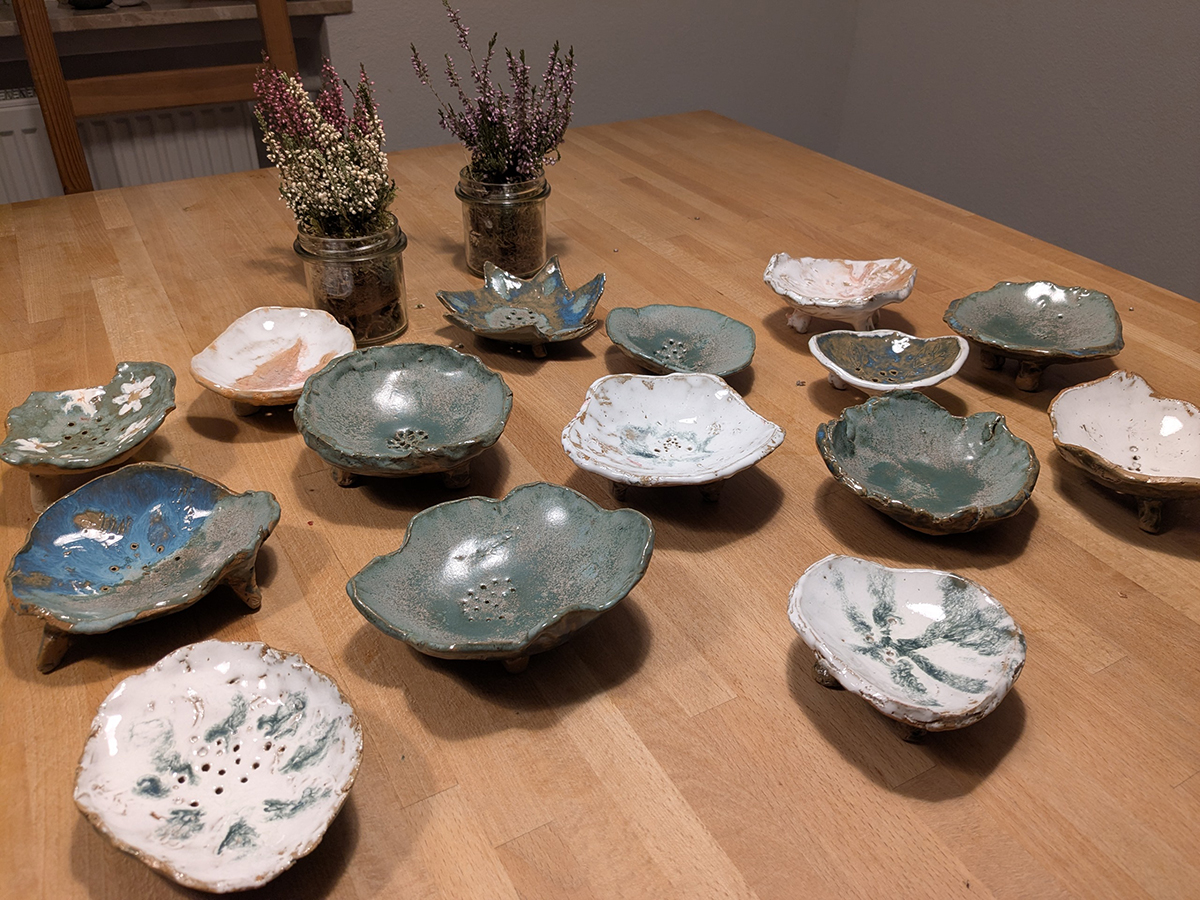 Die Ergebnisse unseres Töpferprojekts in Weichersbach konnten sich sehen lassen.