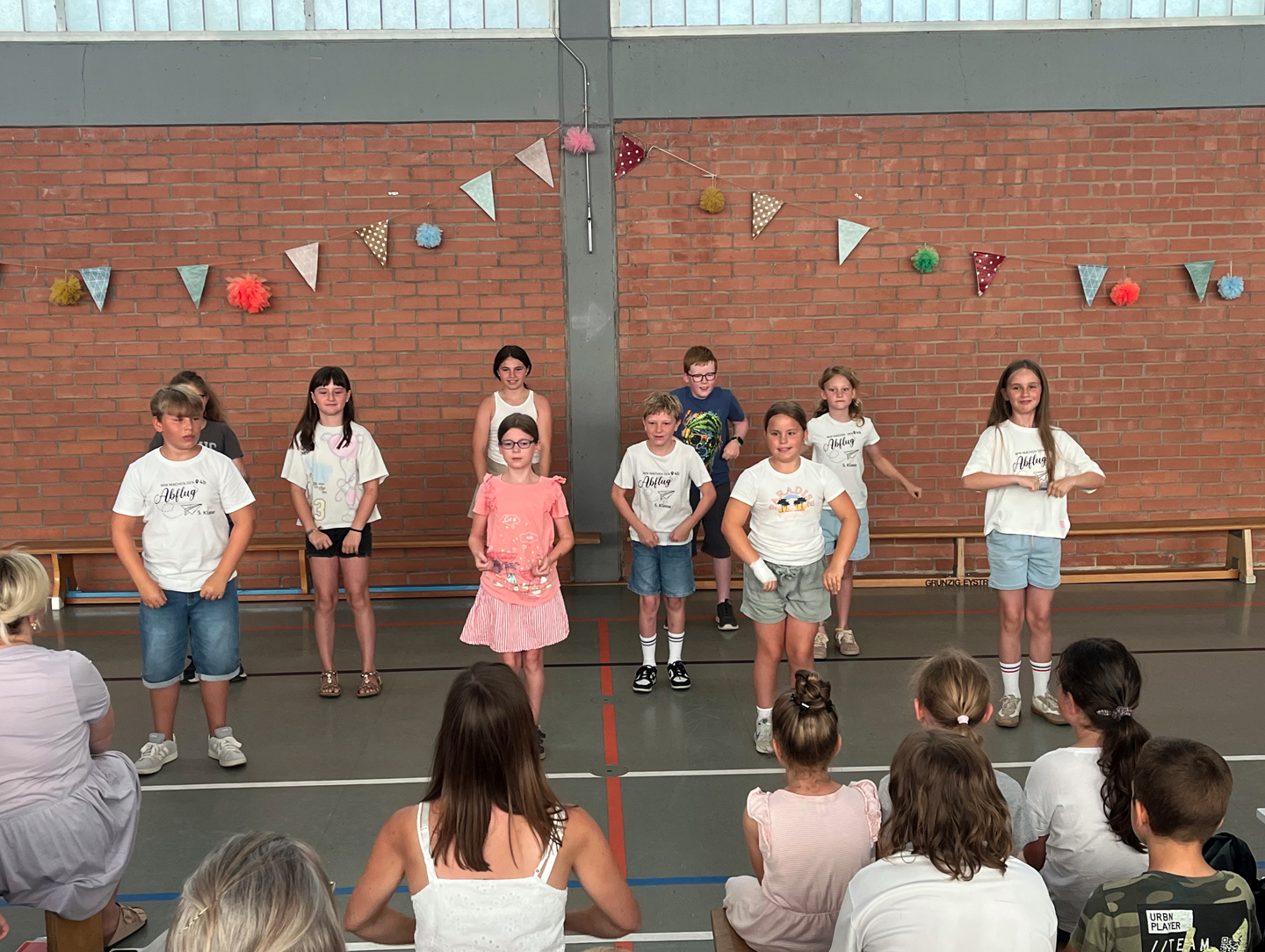 Einweihung des neuen Klettergerüsts am Standort Sterbfritz