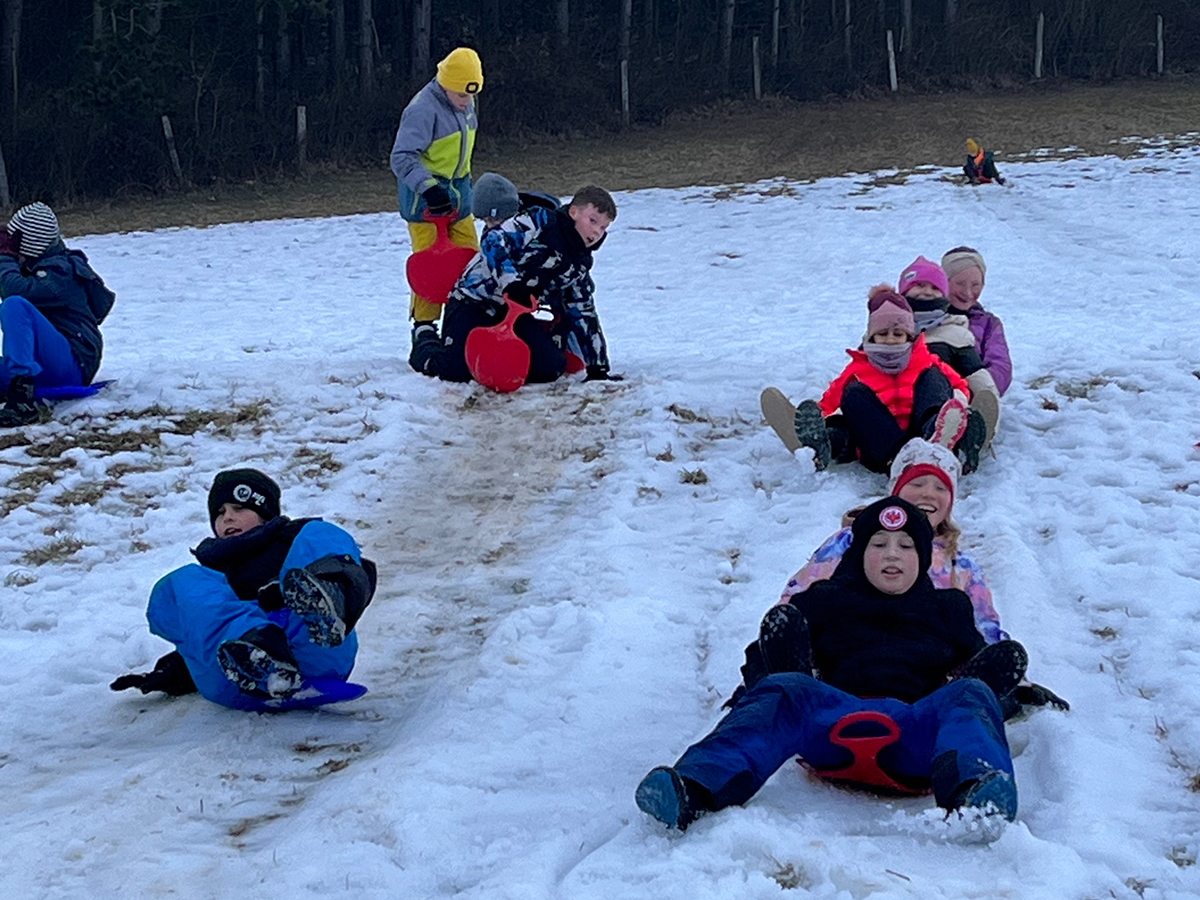 Winterspaß im Schnee Winterspaß an der Verbundschule