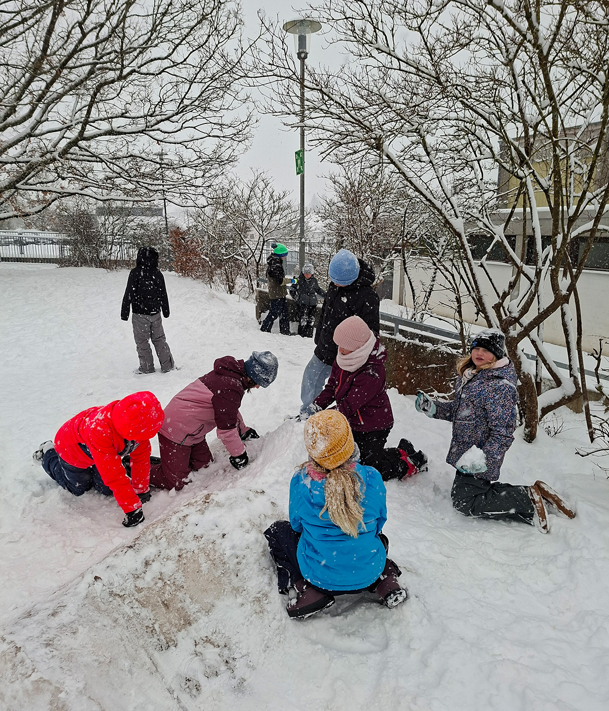 Winterspaß im Schnee Winterspaß an der Verbundschule